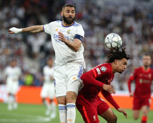 Ο Μπενζεμά εμφανίστηκε στην Αλ Ιτιχάντ και δεν τον γνώρισε κανείς - Μοιάζει με... 45αρη!