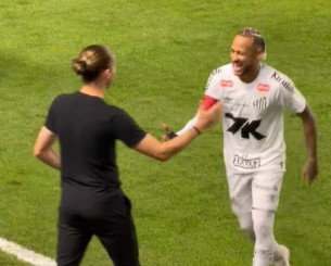 Επικό στιγμιότυπο με Νεϊμάρ: Έκανε... ποδιά στον προπονητή της Φλαμένγκο στη μέση του αγώνα (video)