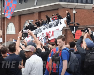 Εξαλλοι οι οπαδοί της Κρίσταλ Πάλας - Διαδήλωσαν για τον αποκλεισμό τους από το Europa League