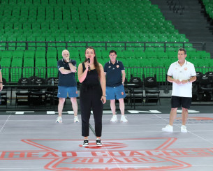 Η Τοντόροβιτς έγινε η πρώτη κόουτς σε ανδρική ομάδα της Αμερικής - Ποια η σχέση της με τον Αντετοκούνμπο