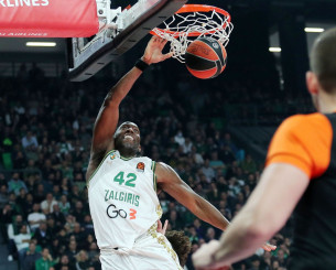 Επίσημα στην Αρμάνι Μιλάνο ο Ντάνστον