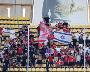 Σημαίες της χώρας τους σήκωσαν οι Ισραηλινοί οπαδοί μπαίνοντας στην Opap Arena