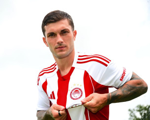 Το βίντεο του Ολυμπιακού με τον Στρεφέτσα να δείχνει το σήμα και να κάνει κολπάκια