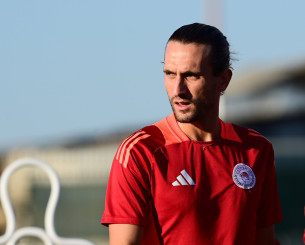 Με Γιαζίτσι και Μπότη η ενδεκάδα του Ολυμπιακού κόντρα στη Νόριτς