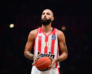 Απολαμβάνει τις διακοπές του στη Μύκονο ο Φουρνιέ (video)