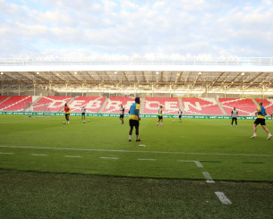 500 φίλοι της ΑΕΚ στο Ντέμπρετσεν δίπλα στην ομάδα του Νίκολιτς