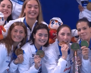 Η αναμνηστική φωτογραφία της Εθνικής Γυναικών την ώρα της «στέψης» (video)