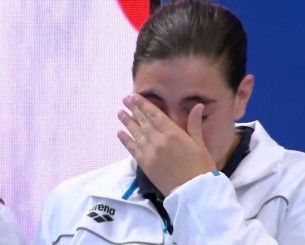 «Λύγισαν» οι Παγκόσμιες Πρωταθλήτριες του Παυλίδη κατά την διάρκεια της απονομής μεταλλίων (vid)