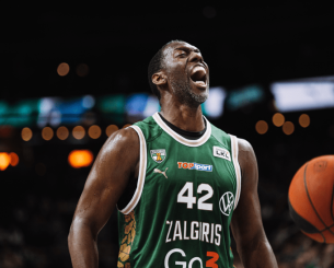 Προ των πυλών της Αρμάνι Μιλάνο ο Ντάνστον