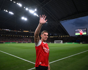 Η νέα φανέλα του Γιόκερες με τον αριθμό «14»... έριξε την ιστοσελίδα της Άρσεναλ