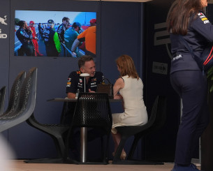 Η γυναίκα που κατήγγειλε τον Χόρνερ για παρενόχληση, παραιτήθηκε μετά την αποχώρησή του