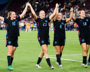 «Lionesses» vs «Three Lions»: Μικρό μπόνους για τις γυναίκες, εκατομμύρια για τους άντρες
