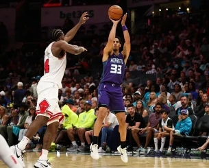 Εντείνει την προσπάθεια για τον Σιμς η ΑΕΚ Betsson