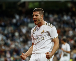 Υπέγραψε ο Γιόβιτς και ανακοινώνεται την Τρίτη από την ΑΕΚ