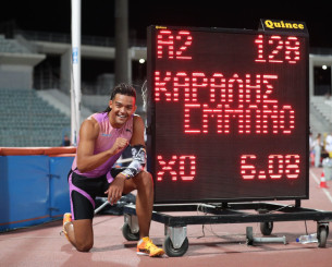 Η αναμνηστική φωτογραφία του Καραλή με το νέο πανελλήνιο ρεκόρ στα 6,08 (video)