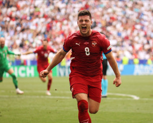 Ο Γιόβιτς των 60 εκατ. ευρώ, η σύγκριση με τον Φαλκάο και τα 5 γκολ σε ένα ματς της Bundesliga (video)