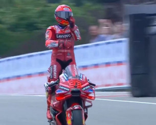 Ποιος κρύβεται πίσω από το «aura farming» που έκανε τον Μαρκ Μάρκεθ να χορέψει;