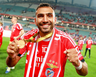 «Ο Παυλίδης δεν πωλείται, βασικός στα πλάνα του Μουρίνιο» – Η ξεκάθαρη θέση της Μπενφίκα