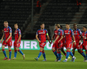 Σε φόρμα η Βικτόρια Πλζεν, πέρασε άνετα από την έδρα της Καρβίνα