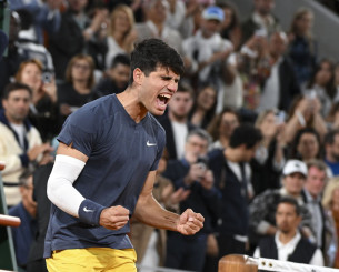 Πάταγος στο Χ με το... τραπεζομάντηλο στο σπίτι του Αλκαράθ (photo)