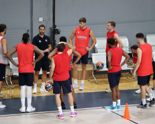 Ο Παβίτσεβιτς και οι παίκτες του Πανιωνίου... στρώθηκαν στη δουλειά ενόψει της νέας σεζόν