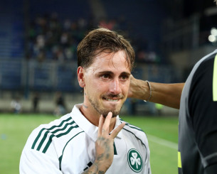 Ξέσπασε σε κλάματα ο Μαντσίνι μετά το πέναλτι που έδωσε την πρόκριση στον Παναθηναϊκό