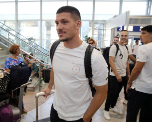 Ξεκίνησε το ταξίδι της για Βρυξέλλες η ΑΕΚ (video)