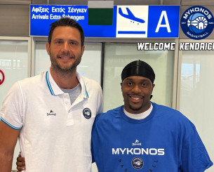 Καρέ αφίξεων στη Μύκονο, με το βλέμμα στην «πρώτη»