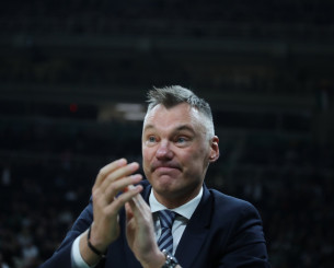 Ο Γιασικεβίτσιους τελικά επέστρεψε στην Κωνσταντινούπολη μετά την περιπέτειά του στο Ντουμπάι (video)