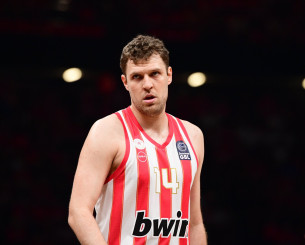 Βεζένκοφ: «Όταν παίζεις στον Ολυμπιακό δεν έχεις άλλη επιλογή από το να κυνηγάς όλους τους τίτλους»