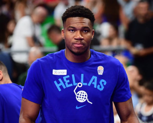 Αποθέωση από το κοινό της Εθνικής κατά την είσοδο του Αντετοκούνμπο στο παρκέ - Το βίντεο του Athletiko