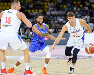 Tα στιγμιότυπα από το φιλικό της Ελλάδας με τη Σερβία (video)