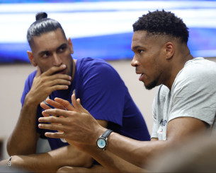 Στο πλευρό της Εθνικής ο Γιάννης Αντετοκούνμπο (video)