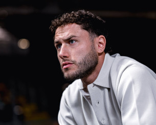 Πόσοι έχουν ακόμη νομίζεις το όνειρο να τους κρατά;