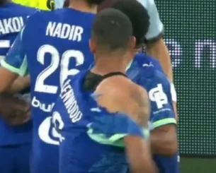 Ο Μινγκς άρπαξε από τον λαιμό κι έσκισε τη φανέλα του Γκρίνγουντ (video)