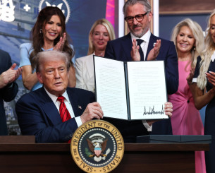 Ο Ντόναλντ Τραμπ υπέγραψε διάταγμα και δημιουργεί ομάδα ασφαλείας για τους Ολυμπιακούς Αγώνες