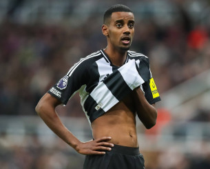 Το καλοκαίρι-εφιάλτης του Αλεξάντερ Ίσακ - Γιατί ο Σουηδός είναι «όμηρος» των Σαουδαράβων