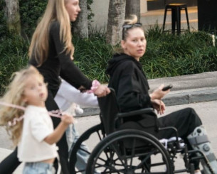 Πώς είναι σήμερα η σταρ του τένις Άννα Κουρνίκοβα - Είχε προκαλέσει ανησυχία κυκλοφορώντας με αμαξίδιο