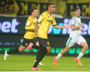 Ο Άρης ψάχνει αλλά δυσκολεύεται να βρει σημείο επαφής με Κουάισον