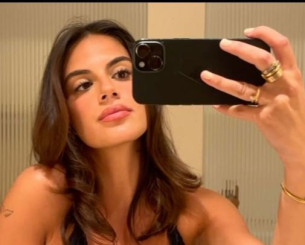 «Ένας άγγελος», «Εκθαμβωτική»: Η κόρη του Γκουαρδιόλα ποζάρει με μπικίνι και τρελαίνει τους θαυμαστές της