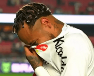 «Έφαγε» εξάρα η Σάντος, πλάνταξε στο κλάμα ο Νεϊμάρ (video)