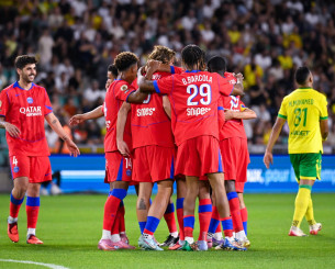 Με φόρα η Παρί, ξεπέρασε το εμπόδιο της Ναντ