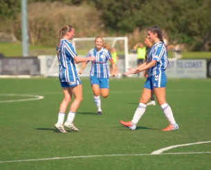 Σκάι Στάουτ: Η 16χρονη που δέχθηκε bullying για την ακμή της σκόραρε στην πρεμιέρα της (video)