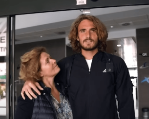 Μητέρα Τσιτσιπά για την κλήση στην Αττική Οδό: «Δεν οδηγούσε ο Στέφανος - Είναι διακοπές στην Αφρική»