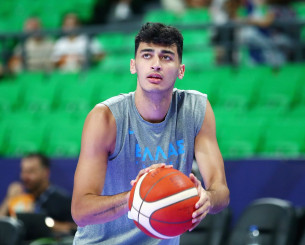 FIBA για Σαμοντούροφ: «Μπορεί να κάνει τη διαφορά σε πολλά επίπεδα»
