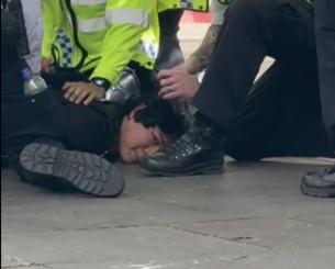 Συνελήφθη ένοπλος για απόπειρα τρομοκρατικής ενέργειας έξω από το γήπεδο της Τσέλσι (video)