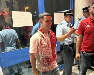 Η πρώτη φωτογραφία του Ντάνιελ Ποντένσε στην επιστροφή του στην Ελλάδα για τον Ολυμπιακό