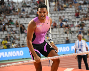 Καραλής στο Athletiko: «Πηδάω με old school κοντάρια, το ίδιο brand με Μπούμπκα και Ντουπλάντις»