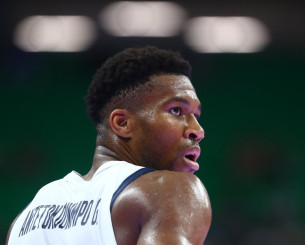 Ο GM των Ρόκετς διέψευσε τα σενάρια περί ανταλλαγής του Αντετοκούνμπο