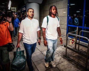 Πόσο κοστίζουν οι πανάκριβες πράσινες τσάντες που κρατούσε ο Ρενάτο Σάντσες στην άφιξή του